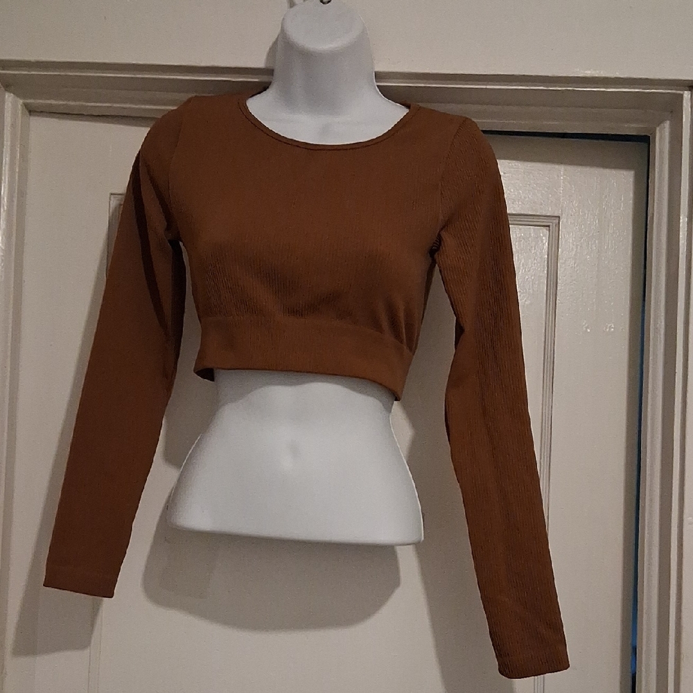 Women’s Ribbed Long Sleeve Crop Top - Brown